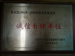 屁眼塞满精液视频